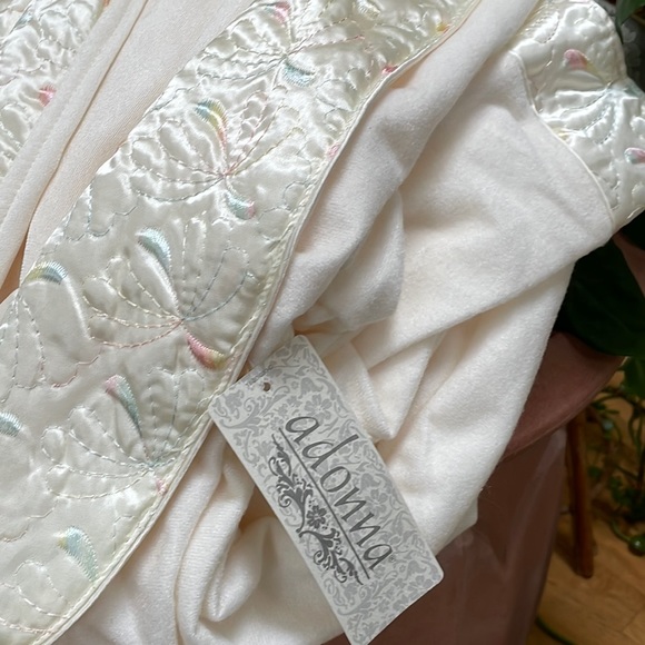 Adona Womens Robe - Picture 2 of 13